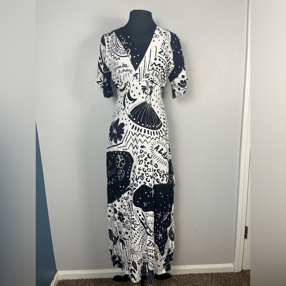 FARM Rio Dresses & Skirts - Farm Rio Black & White Cutout Maxi Dress Resortwear Vacation Size small pop art